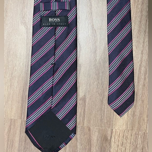 Hugo Boss tie navy and pink - Picture 2 of 2